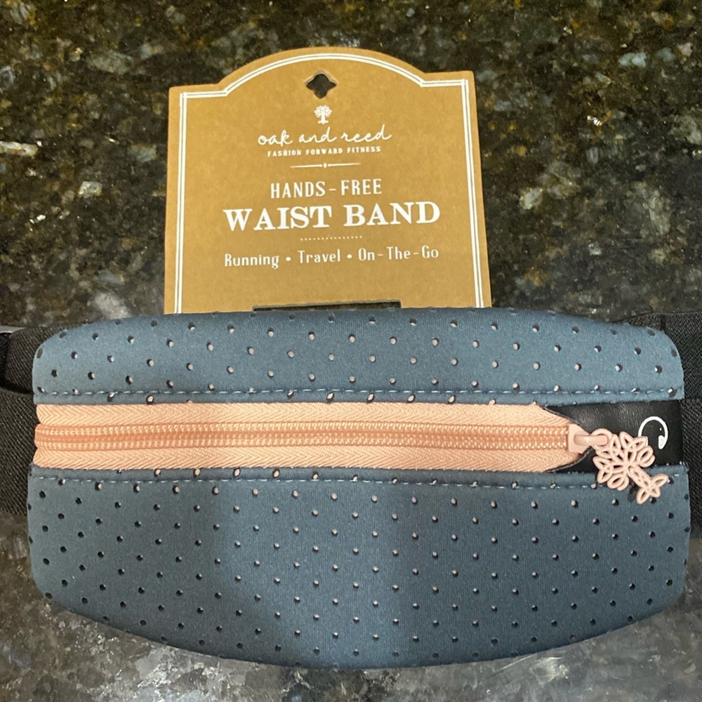 NWT Oak and reed hands free waist band pouch, Fanny pack